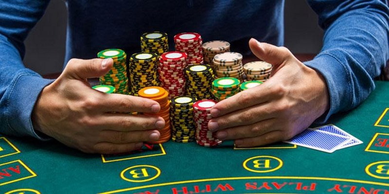 Chơi Bài Baccarat Trực Tuyến Cách Kiếm Tiền Nhanh Nhất 3 Nhiều điểm khác biệt giữa chơi bài Baccarat trực tuyến và truyền thống